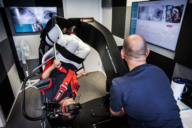 111TRV stol Yrselcenter